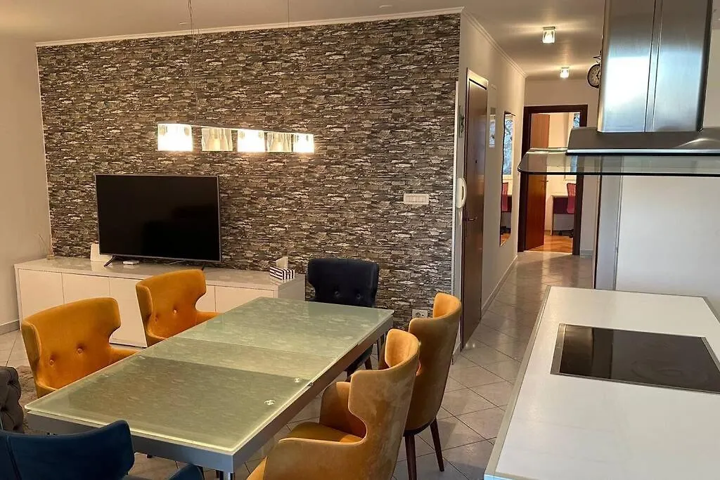 ספליט Apartment With Big Terrace Leon