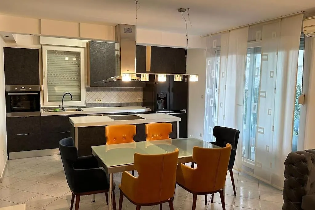 ספליט Apartment With Big Terrace Leon