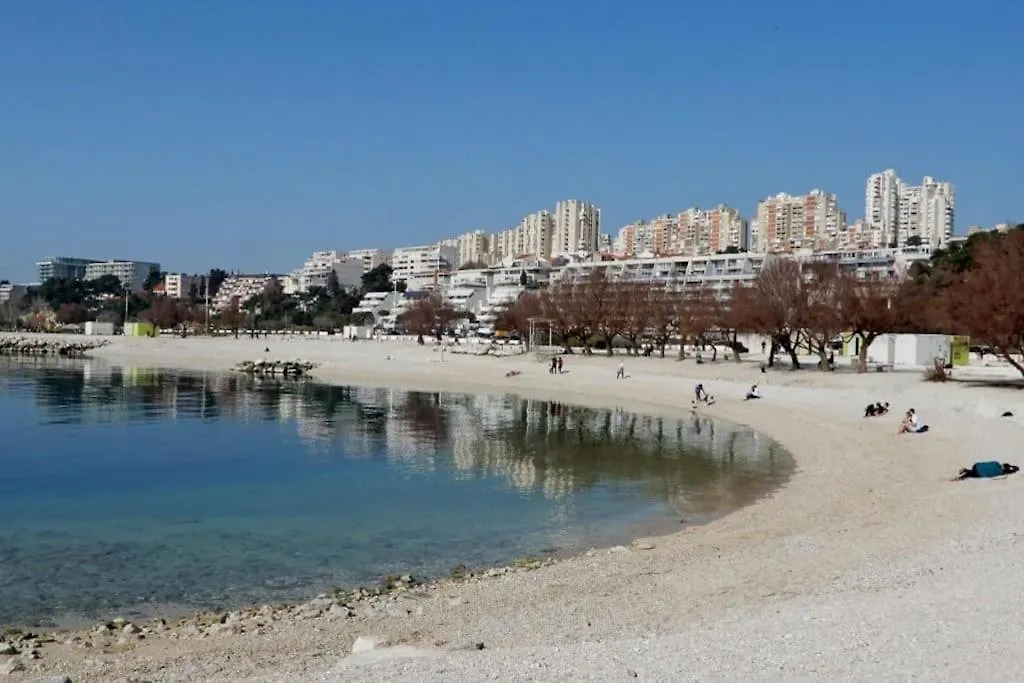 Apartment With Big Terrace Leon Split
